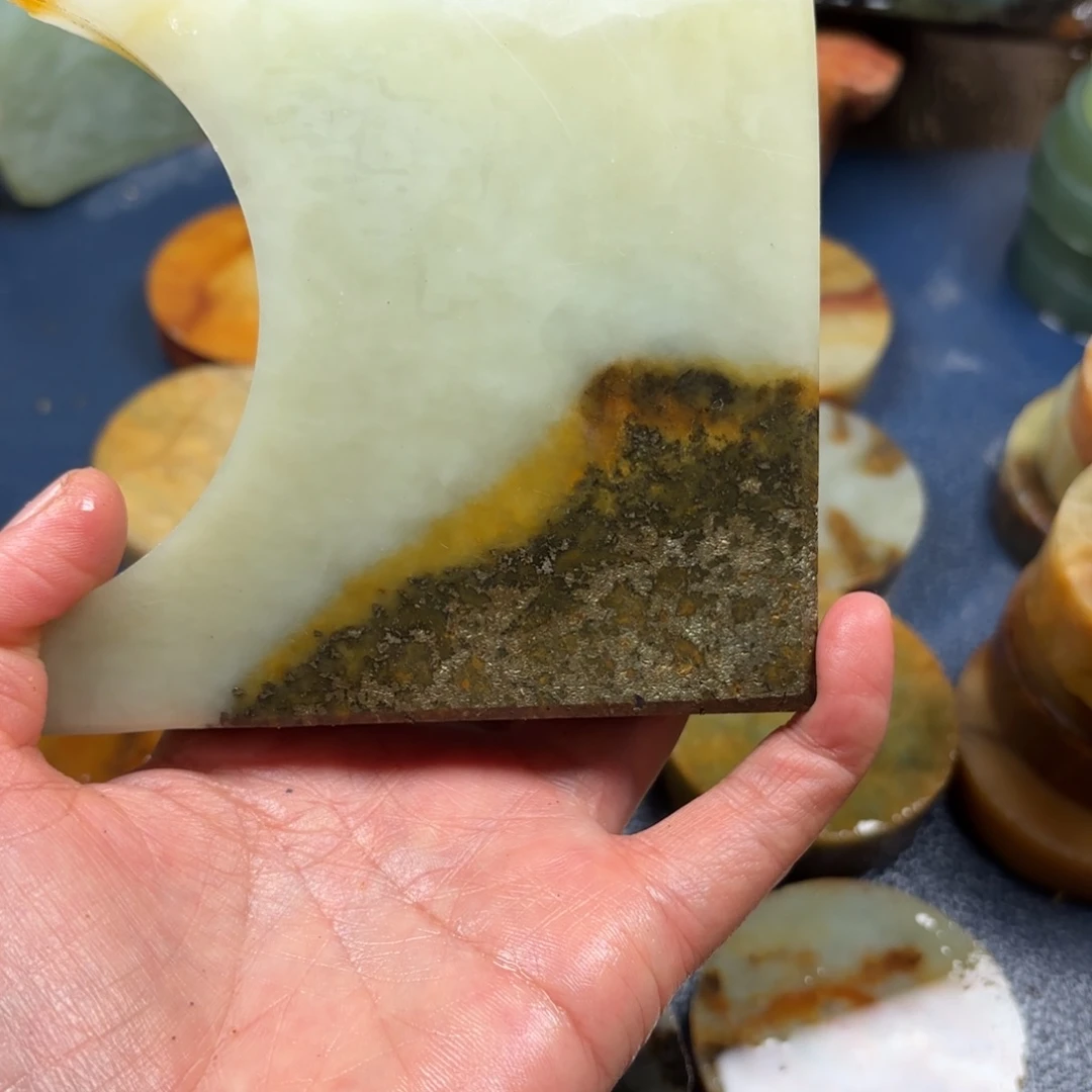 勿***恋蛇纹石玉未镶嵌珠宝半成品