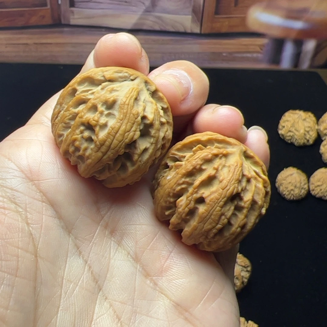 文玩核桃吊坠秦岭野生文玩核桃