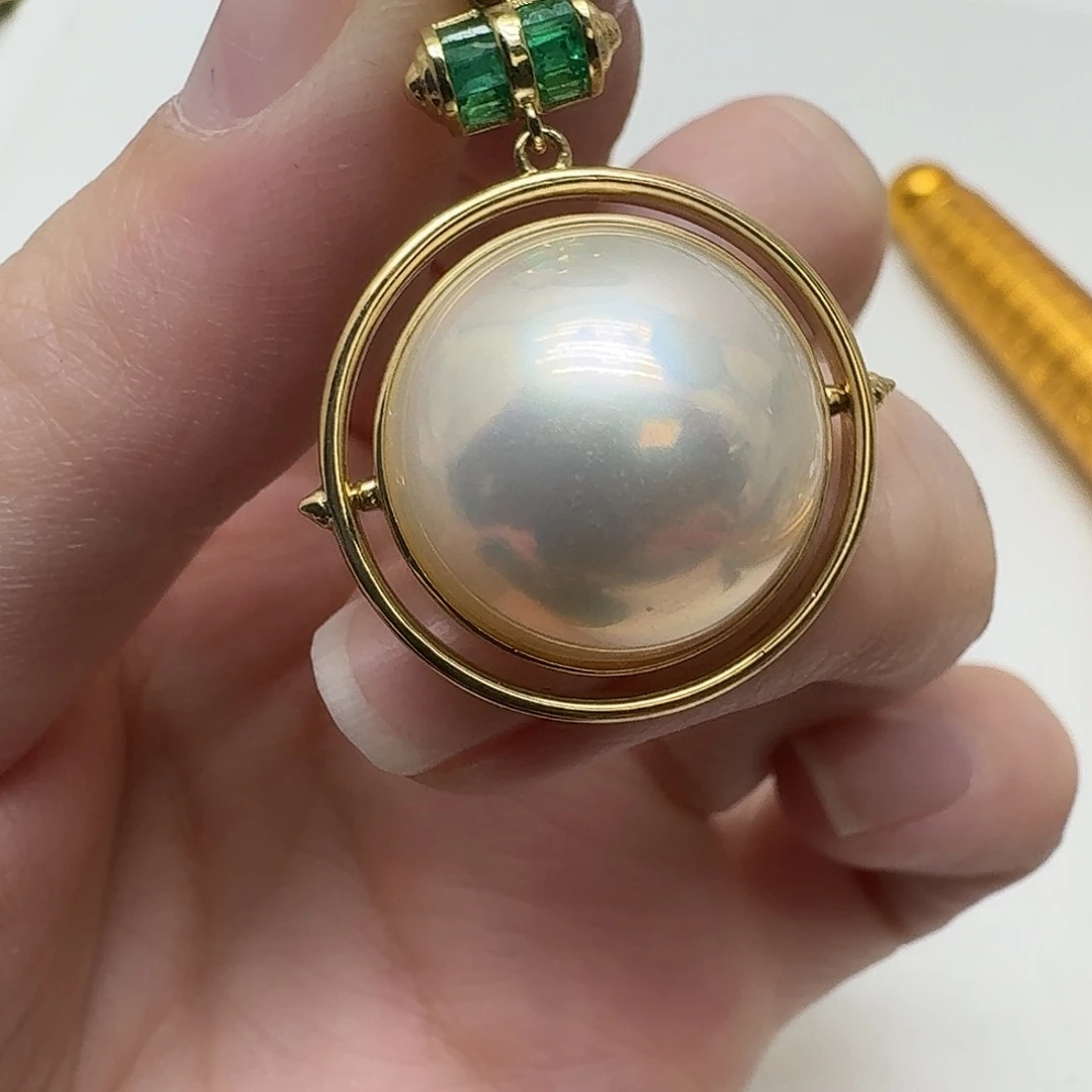 18K金镶嵌拼合珍珠（马贝珠）颈饰