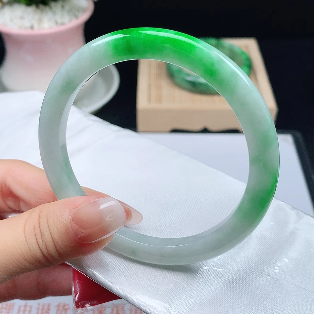 翡翠未镶嵌手镯1901