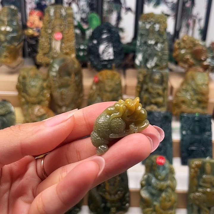翡翠未镶嵌颈饰天然翡翠a货三脚