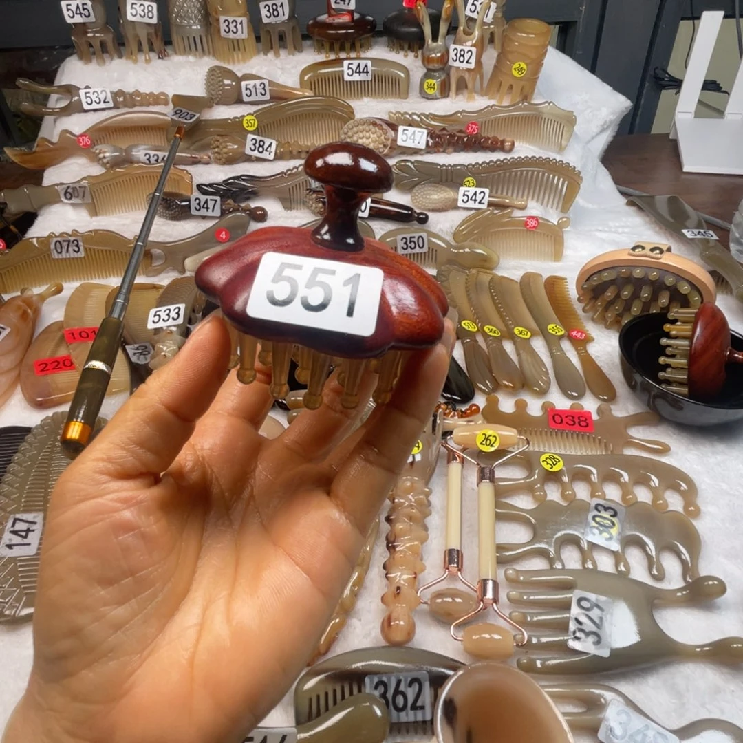 郑***馆牛角梳福利款梳子