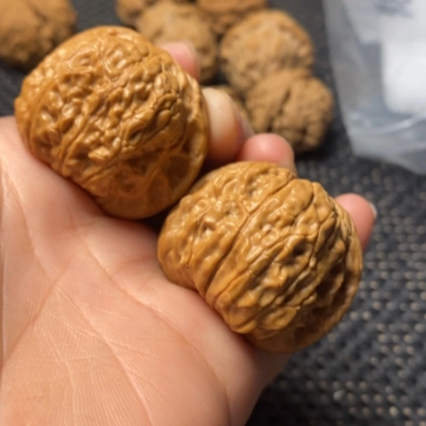 【闪购商品】文玩核桃吊坠耳*绳血麒麟