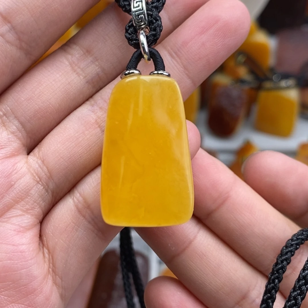 琥珀吊坠(赠链)未镶嵌