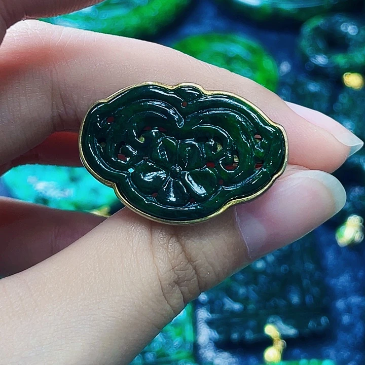 颈饰未镶嵌翡翠多样性