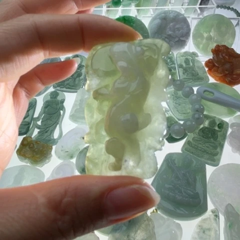 翡翠吊坠(赠链)未镶嵌翡翠壁虎挂件