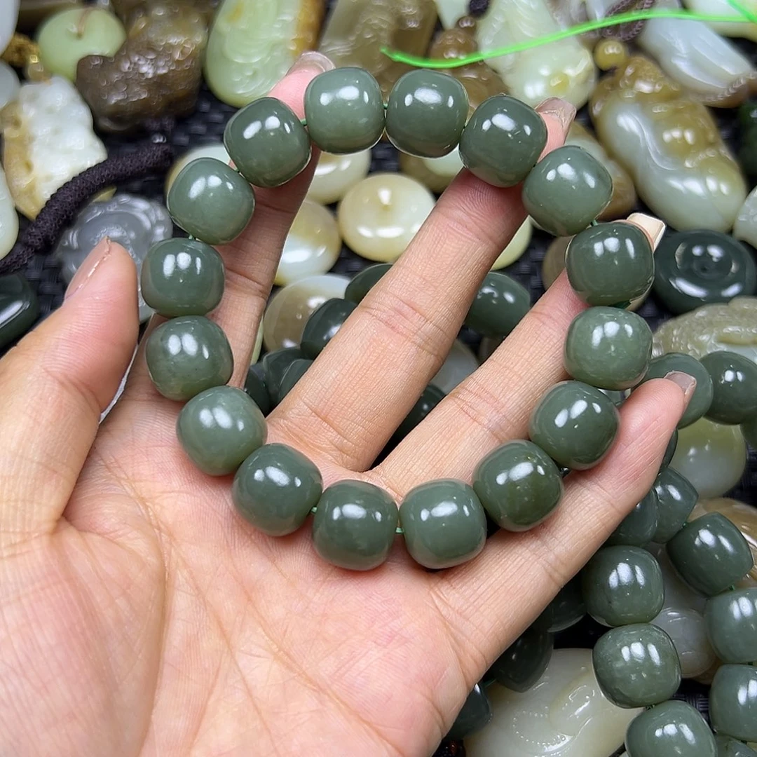 用***0和田玉未镶嵌颈饰