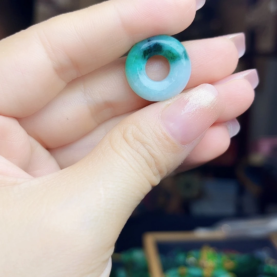 翡翠未镶嵌颈饰吊坠