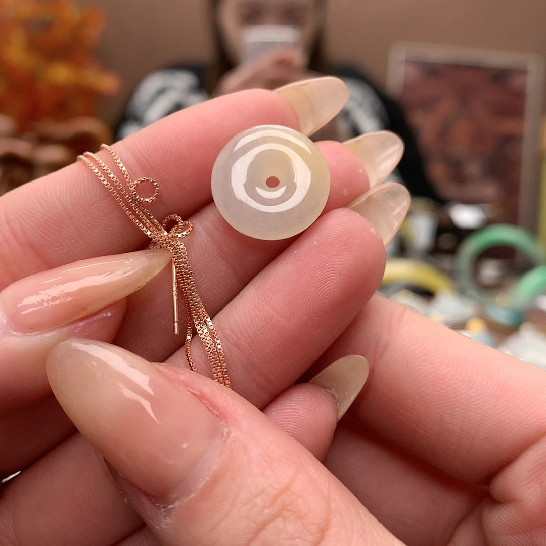 翡翠吊坠(赠链)未镶嵌