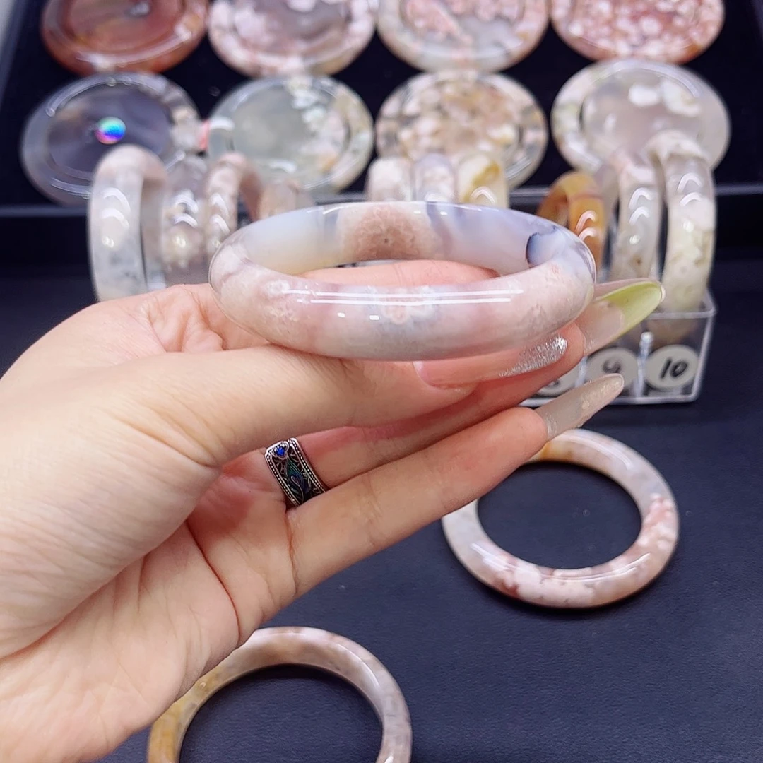 玛瑙/玉髓手镯未镶嵌60