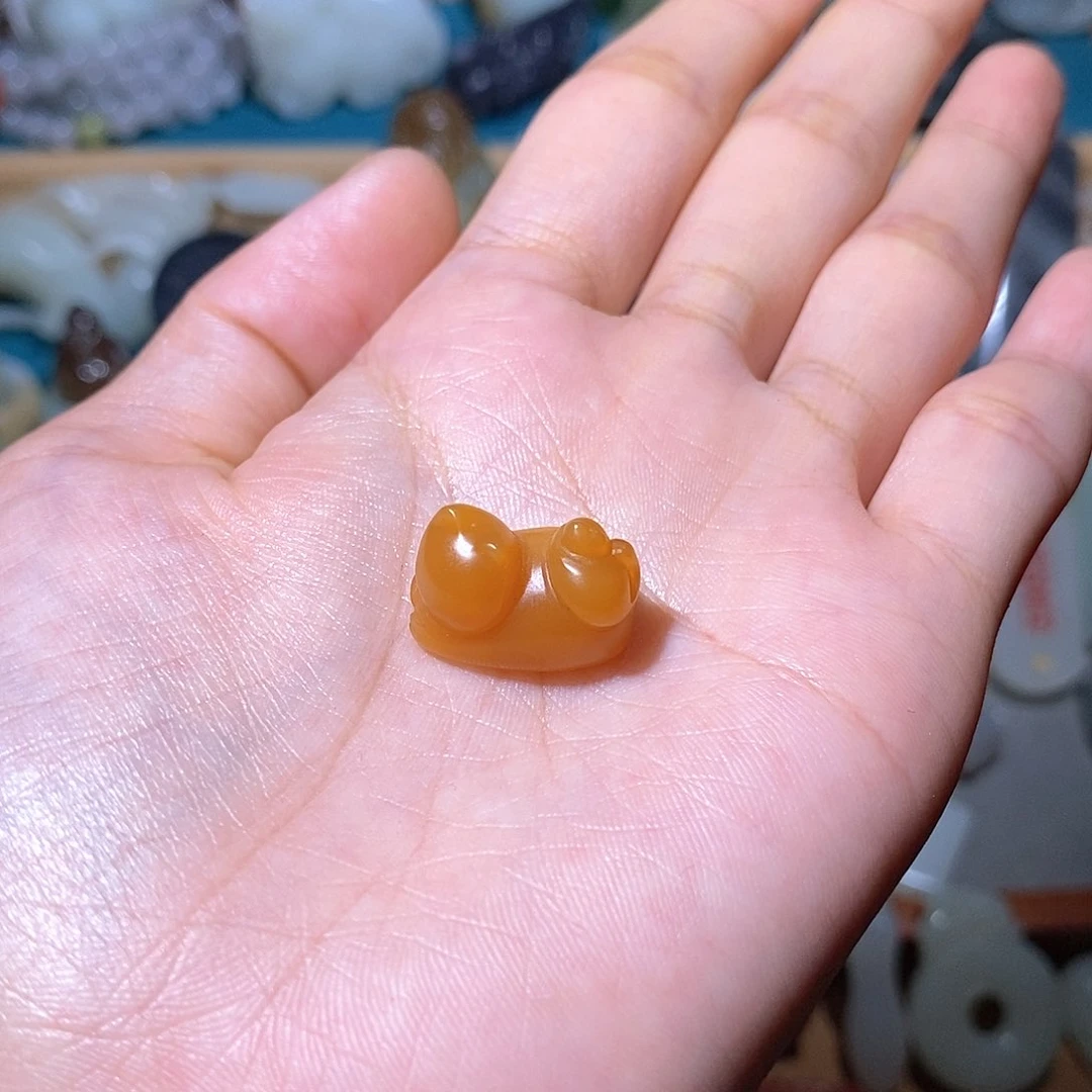 *****石英质玉（黄龙玉）未镶嵌颈饰
