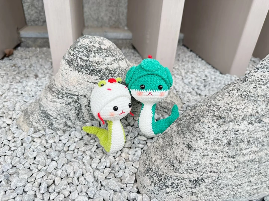 手工毛线钩织diy礼物生肖小蛇可爱玩偶蛇年钥匙扣挂件编织成品