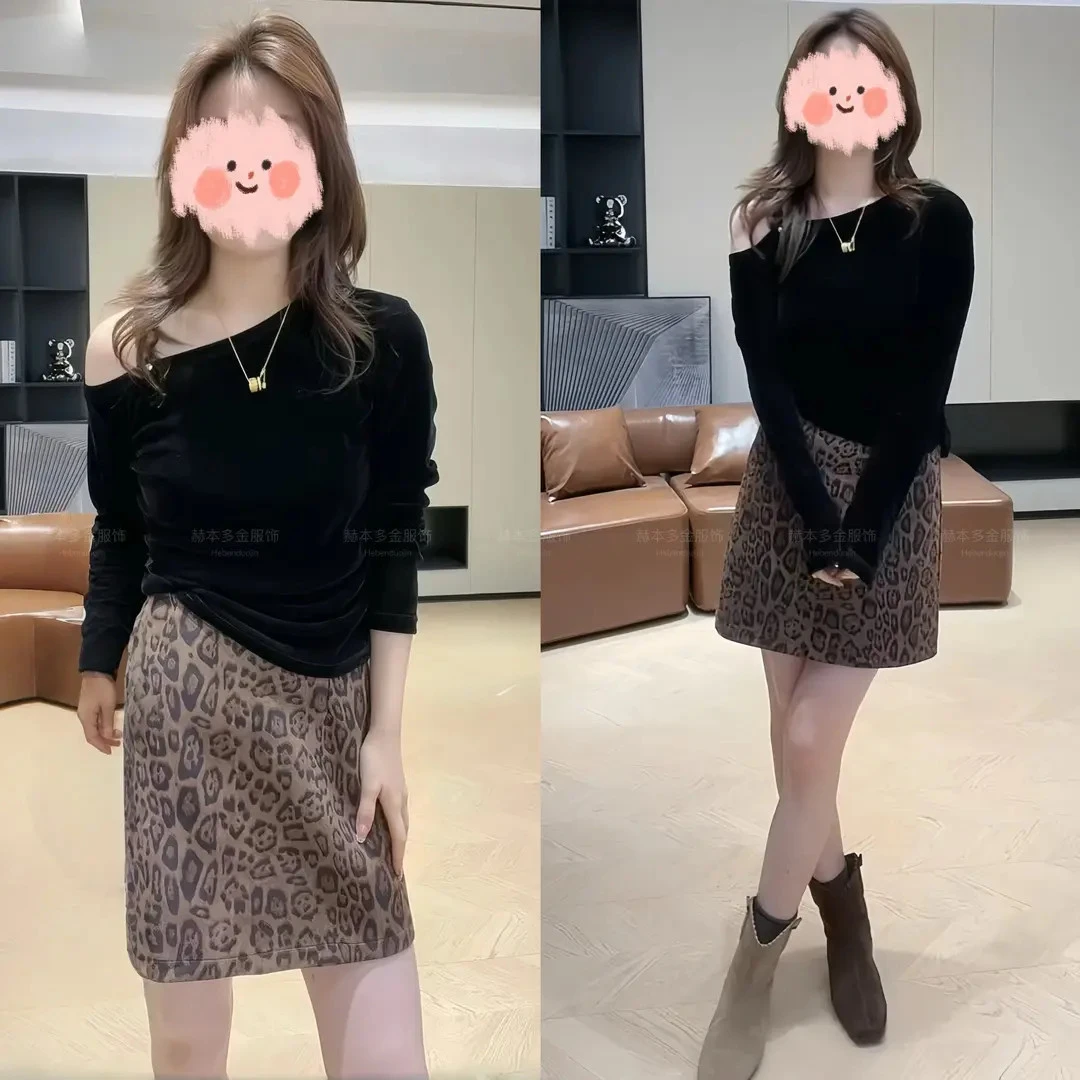 2025早秋新款显瘦韩版斜肩丝绒修身长袖打底洋气时尚复古短裙套装