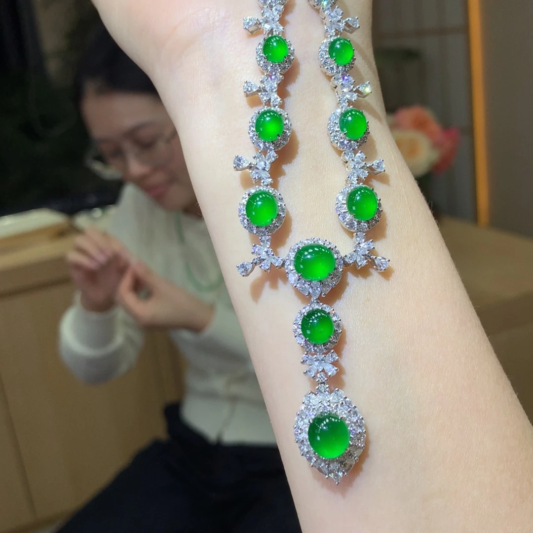 颈饰18K金镶嵌翡翠月**溪不退不换