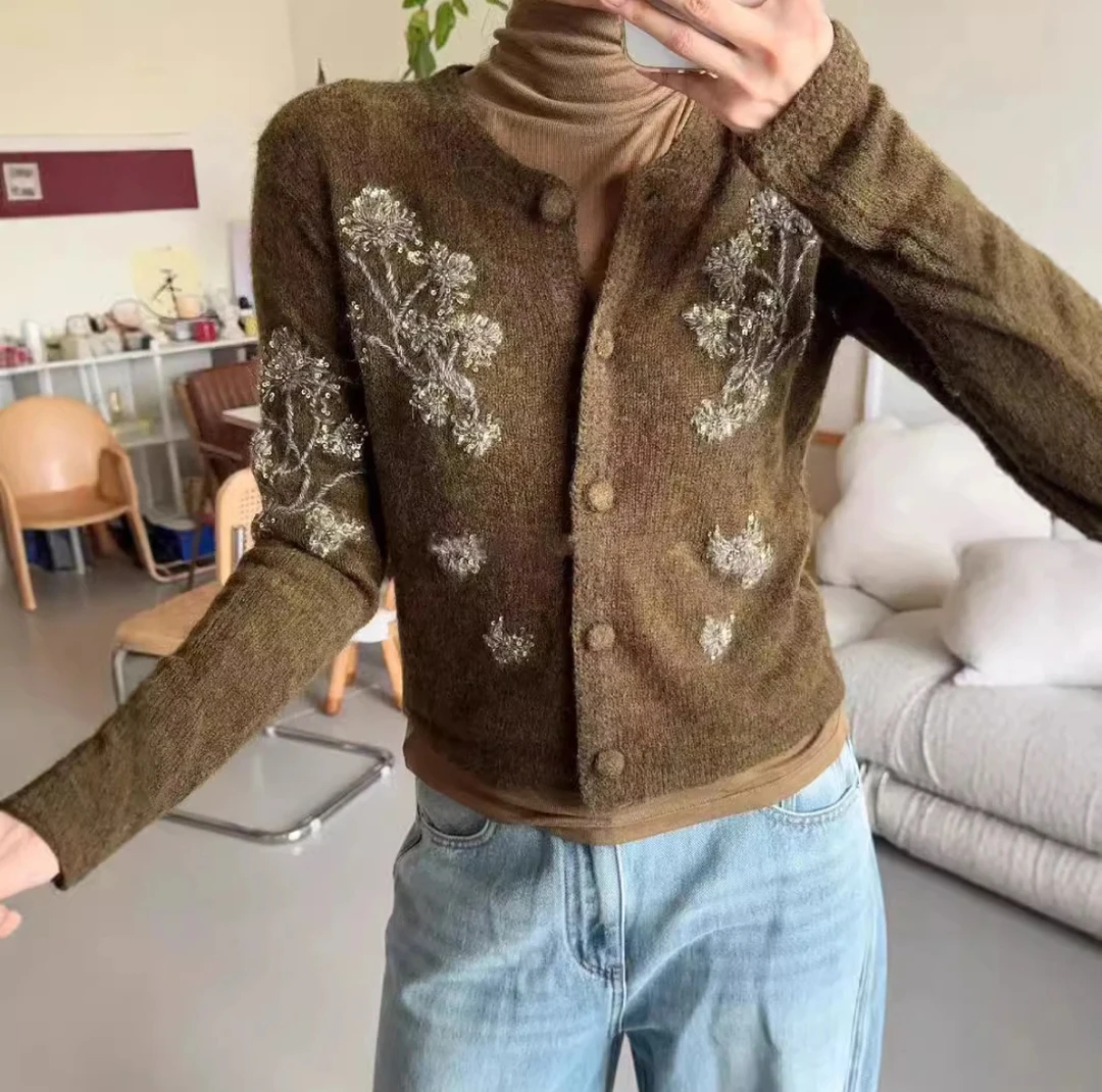 早秋女装圆领刺绣针织衫女复古设计感温柔百搭外套上衣