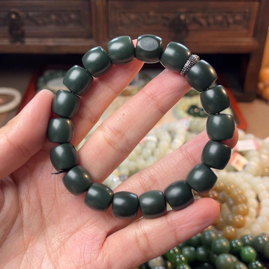 L***S和田玉未镶嵌手链