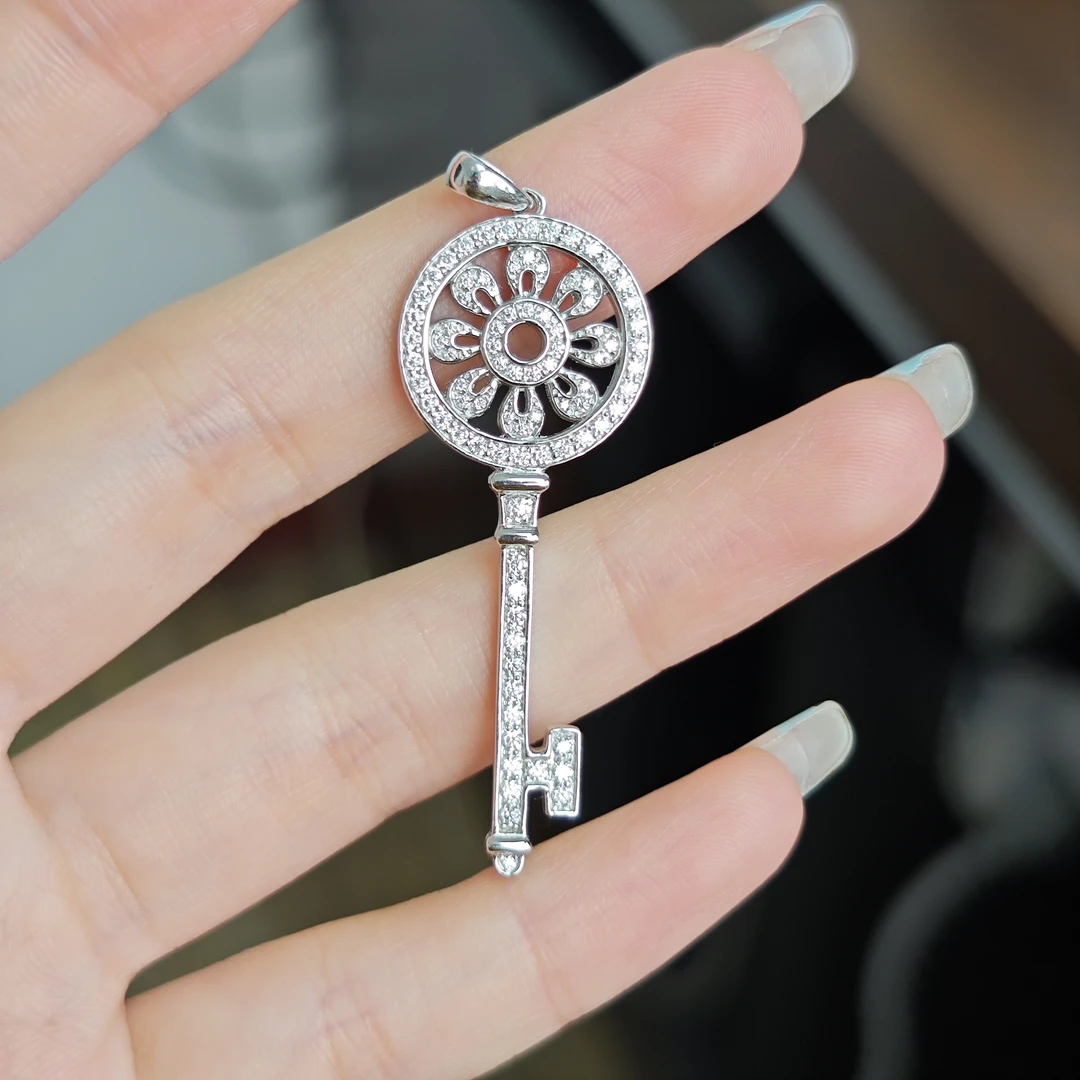 铂金太阳花钥匙吊坠