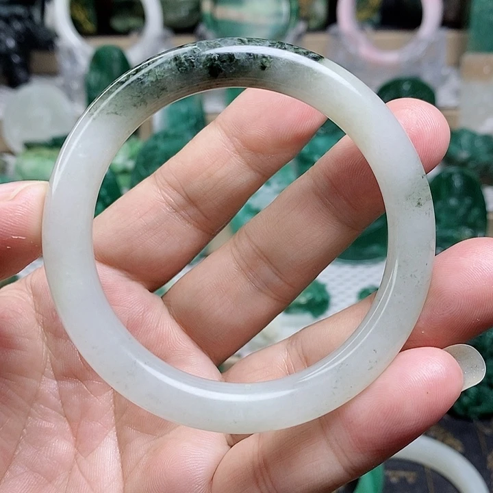 未镶嵌独山玉手镯