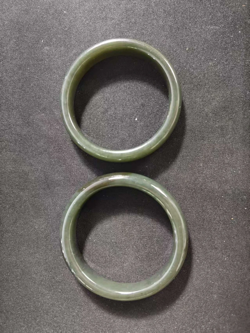 天然和田玉手镯（多样性发其一）（圈口52-60）400-10088