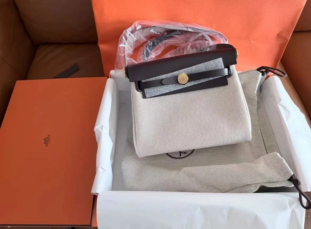 99新 Hermes/爱马仕 乌木色金扣mini herbag包 17003230