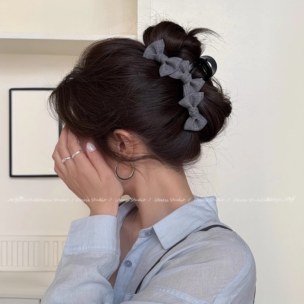 Miu系灰色蝴蝶结抓夹女高级感2025新款发夹后脑勺鲨鱼夹大号头饰