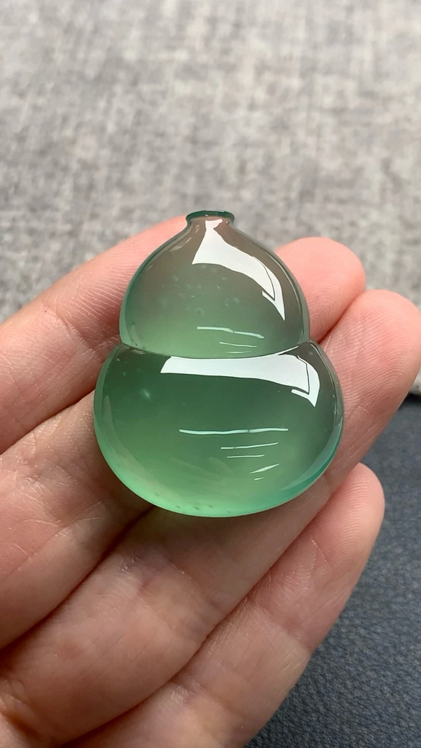 天然A货缅甸翡翠 葫芦 尺寸 : 33.2-26.8-7.9