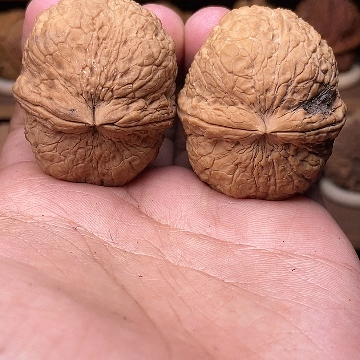 文玩核桃吊坠石锁