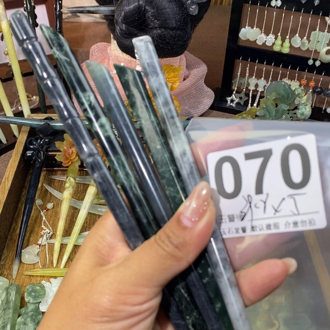 蛇纹石玉发饰未镶嵌灯***_