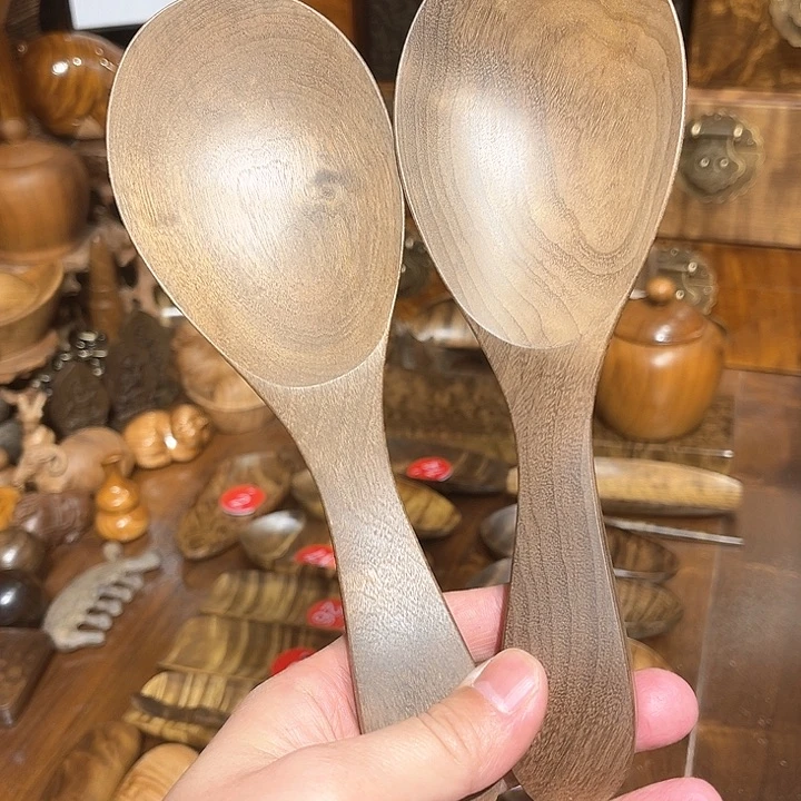 金丝楠海**城饭勺吃饭的