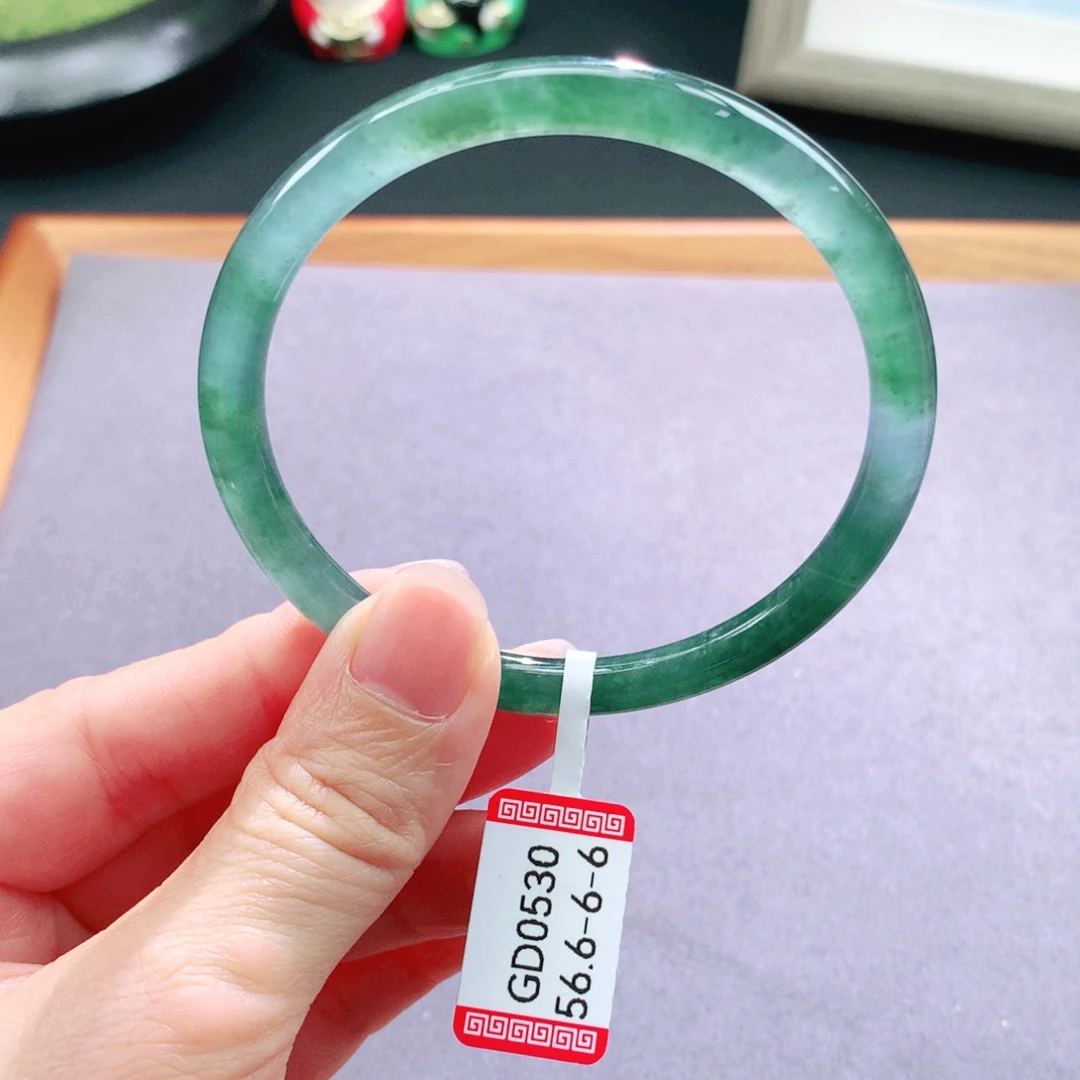 翡翠手镯未镶嵌天然翡翠手镯