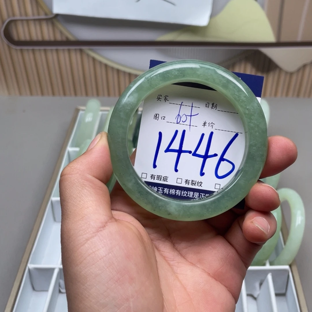 岫玉手镯手镯未镶嵌