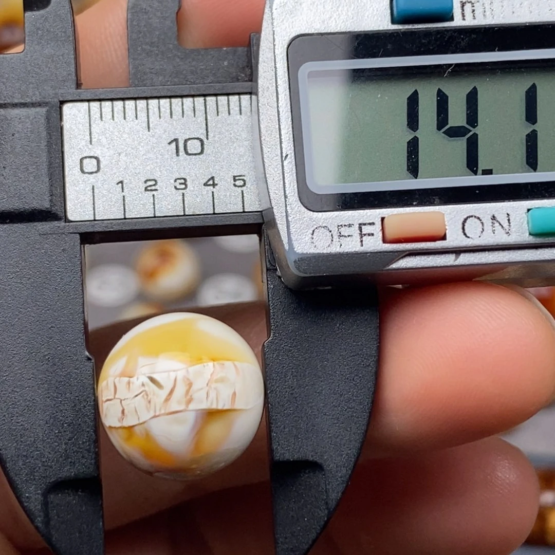 裸石琥珀未镶嵌圆珠