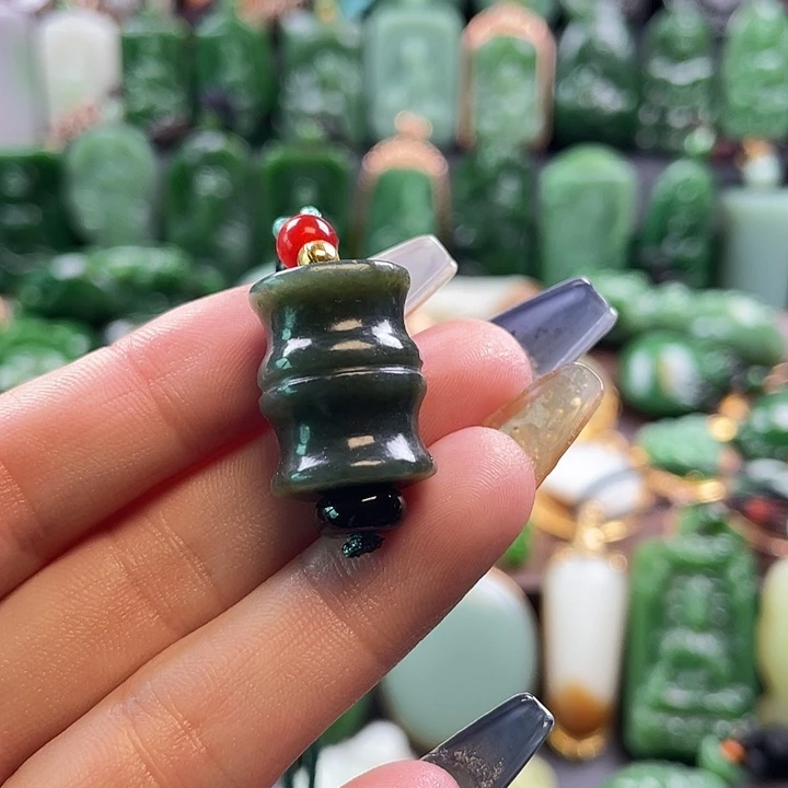 为***战和田玉未镶嵌挂件