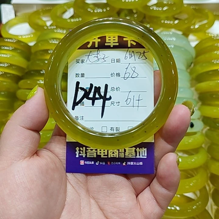 大***了蛇纹石玉未镶嵌手镯