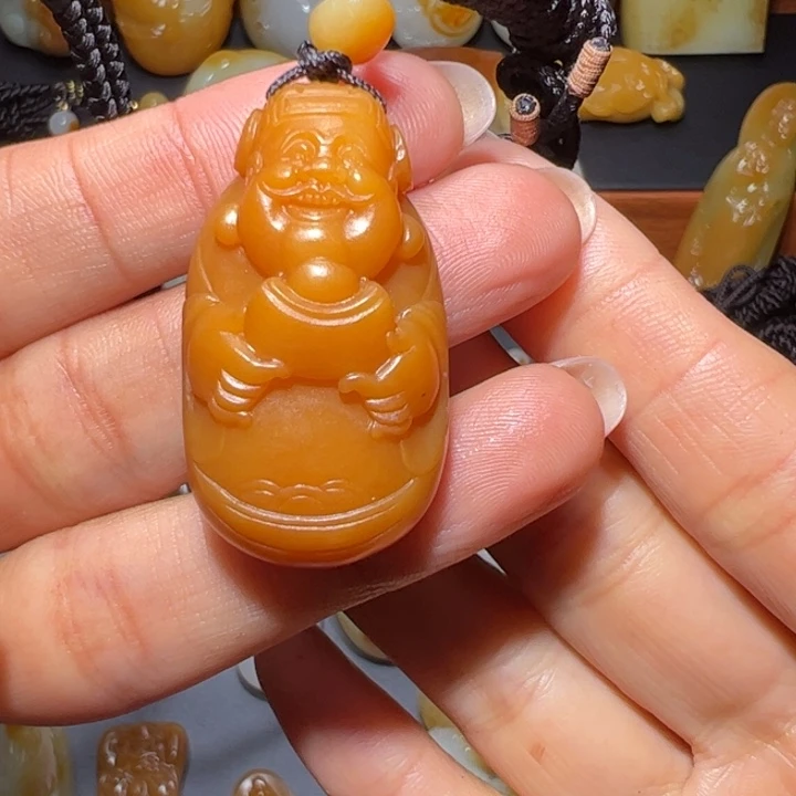 春***开和田玉未镶嵌颈饰