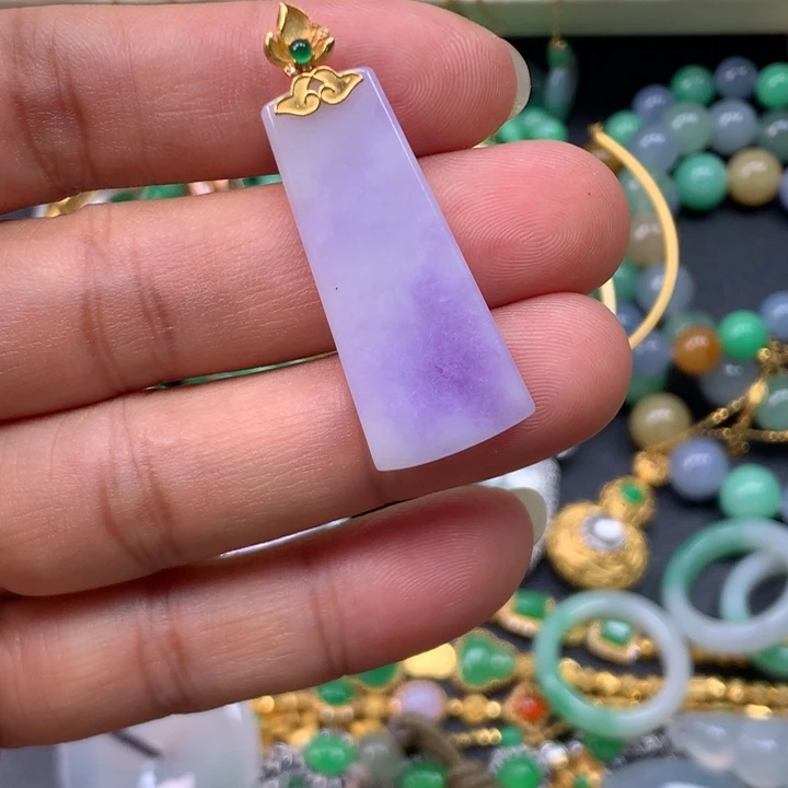 翡翠18K金镶嵌颈饰无事牌