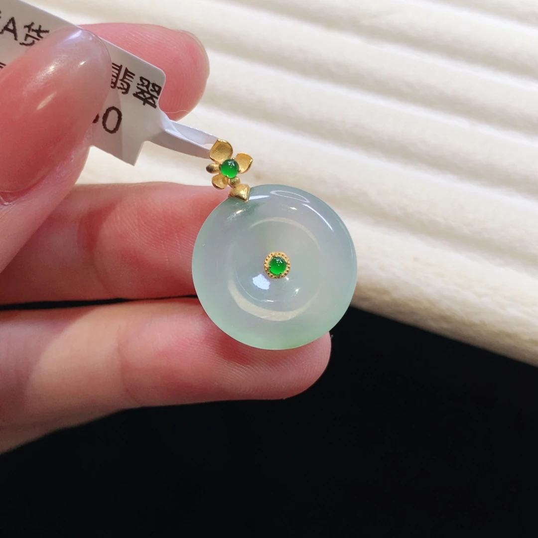 翡翠18K金镶嵌颈饰
