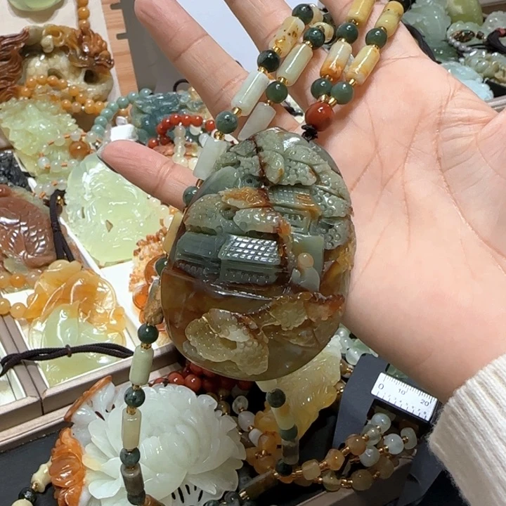 未镶嵌蛇纹石玉吊坠