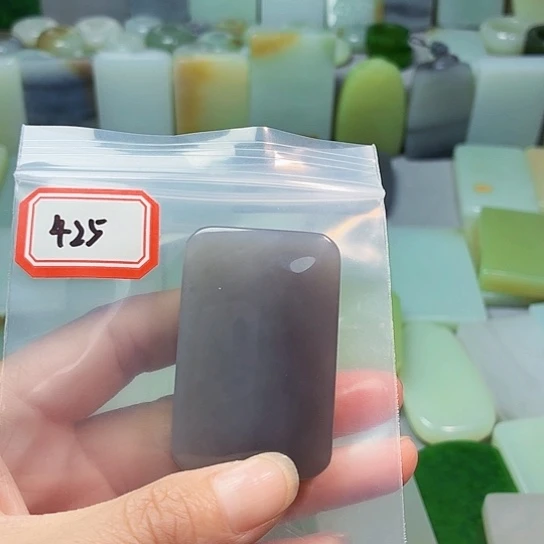 朝***拾和田玉未镶嵌颈饰