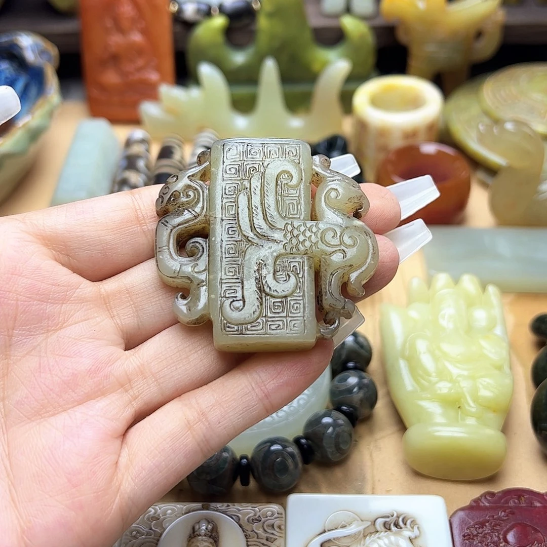 蛇纹石玉未镶嵌颈饰