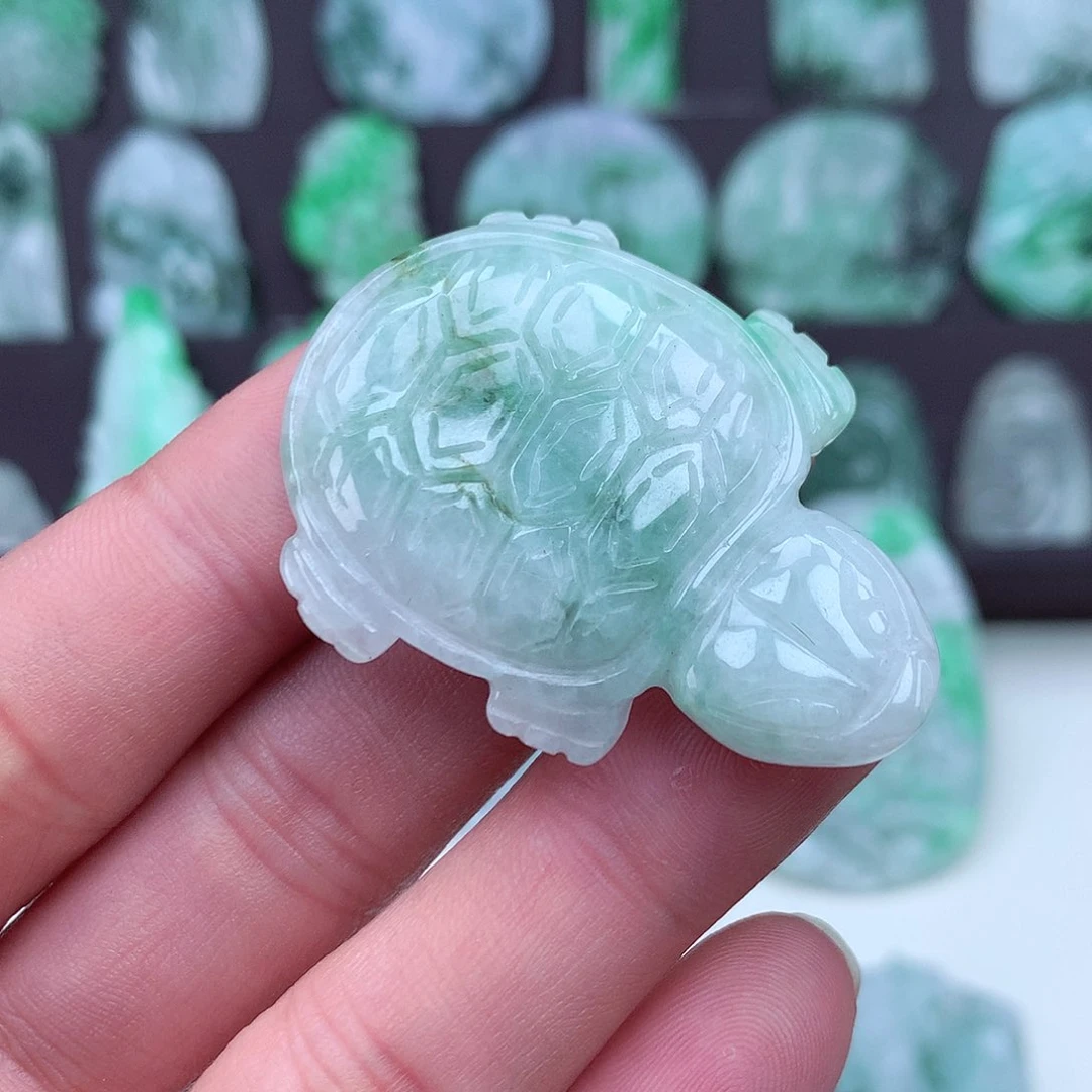 翡翠颈饰未镶嵌翡翠吊坠