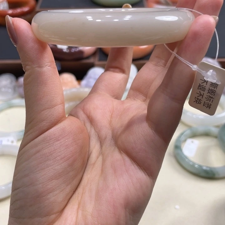 石英岩玉未镶嵌手镯