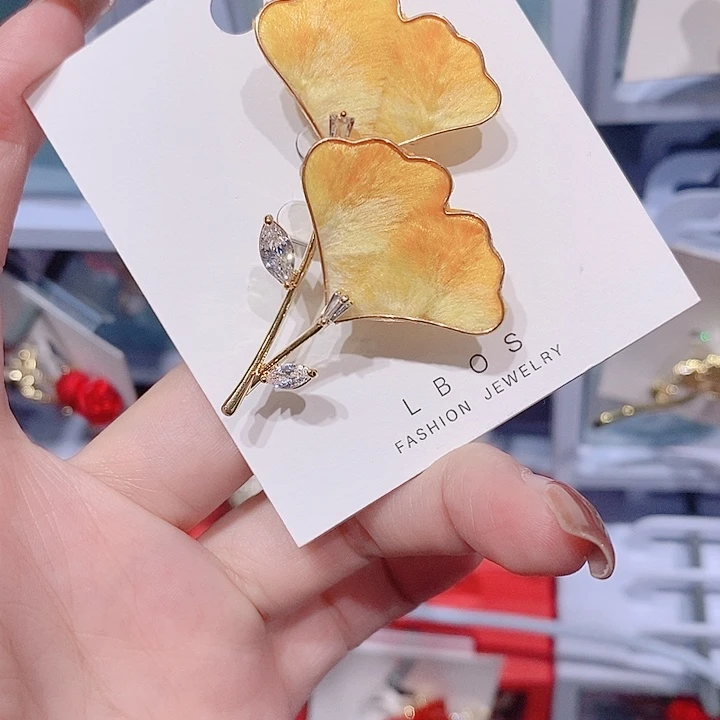 锆石铜合金非遗绒花 银杏叶胸针
