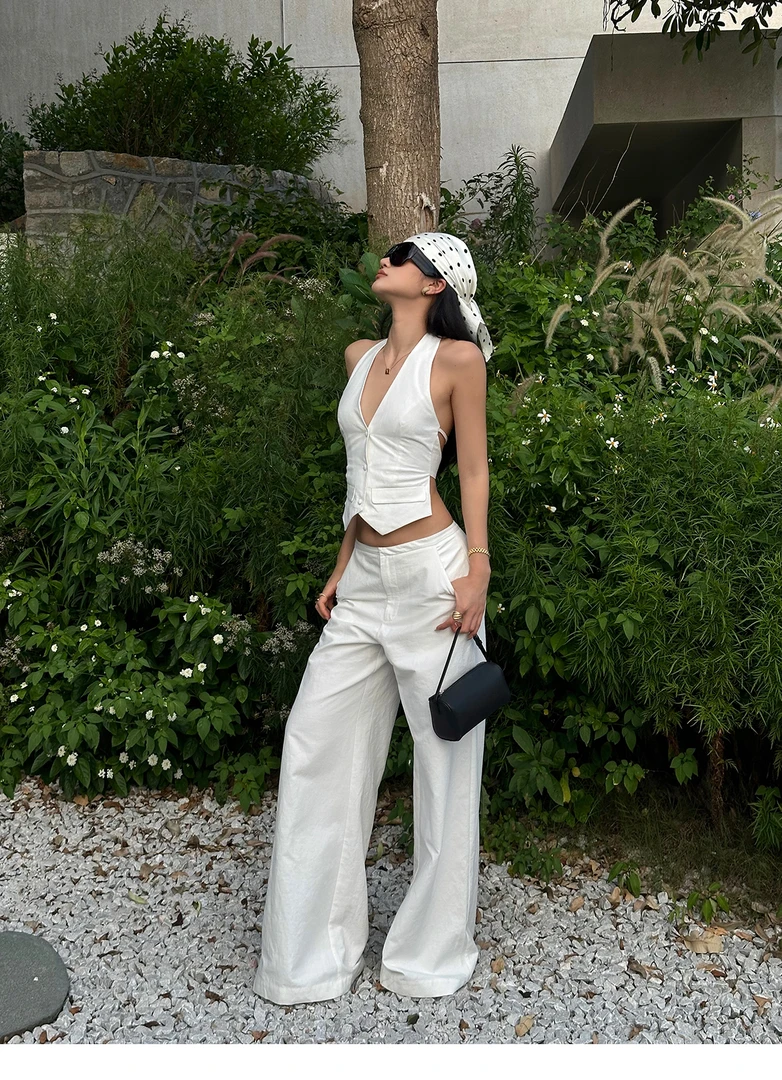 2025夏季新款高级感小众纯欲性感露背挂脖马甲背心配休闲西装裤女