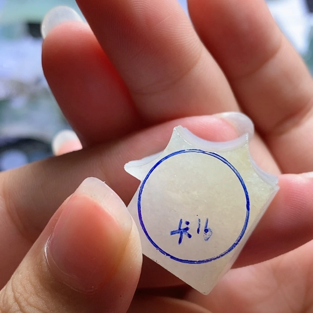 麒***刃未镶嵌定制翡翠珠子
