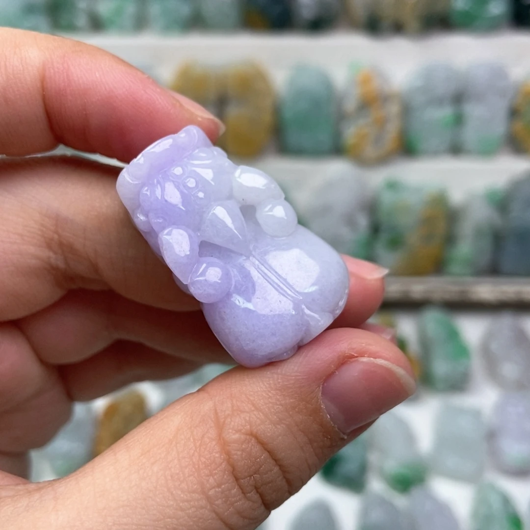 翡翠未镶嵌吊坠(赠链)