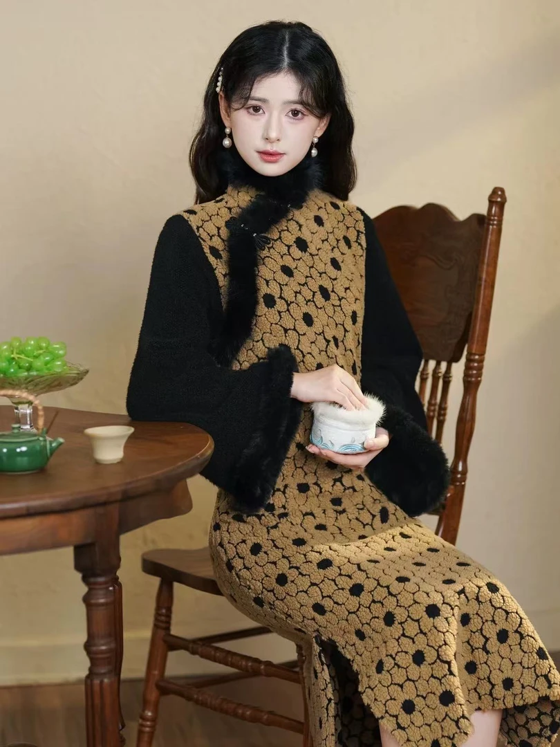 1649 驼色 黑花 接袖 黑毛 旗袍【偏大】