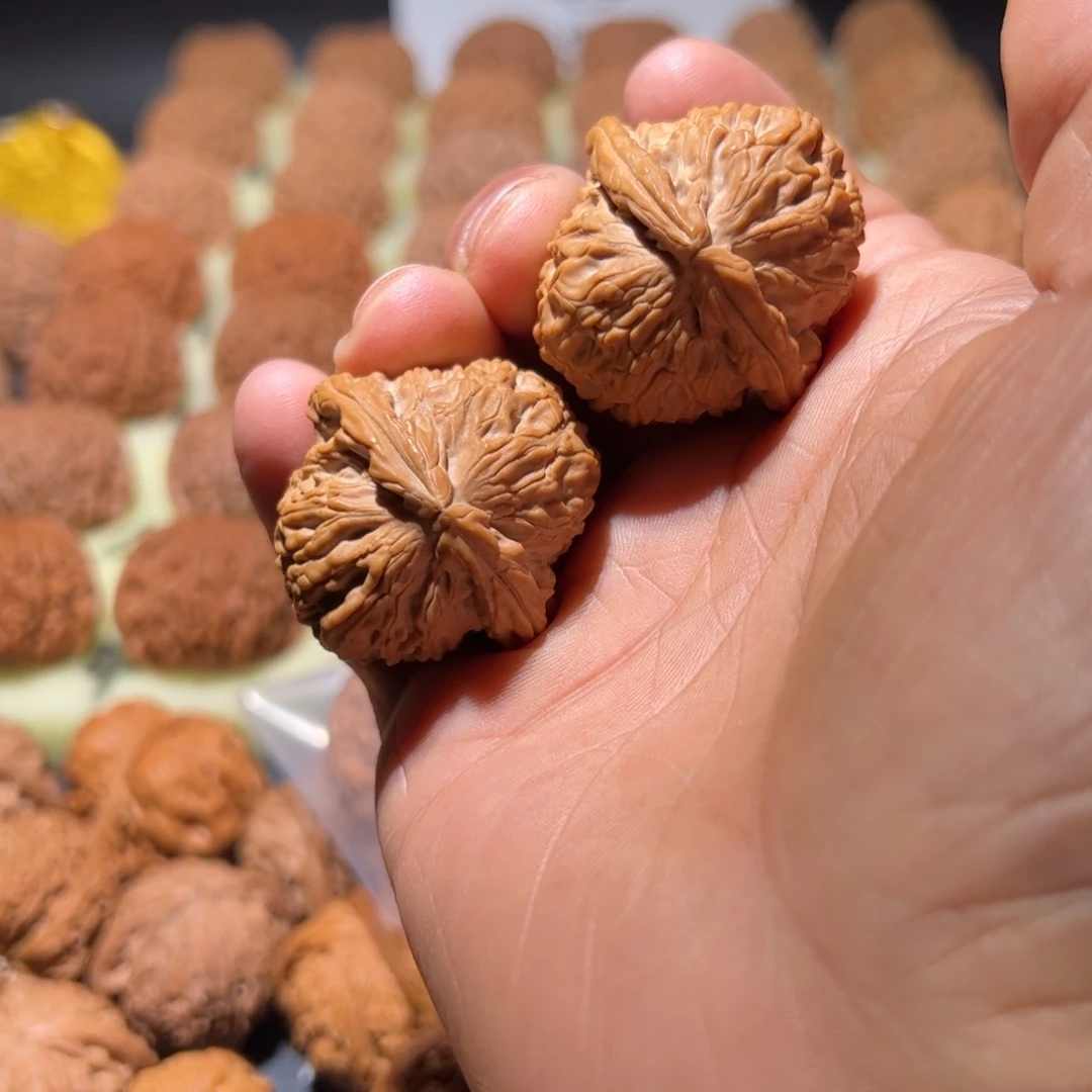 文玩核桃吊坠37三角白