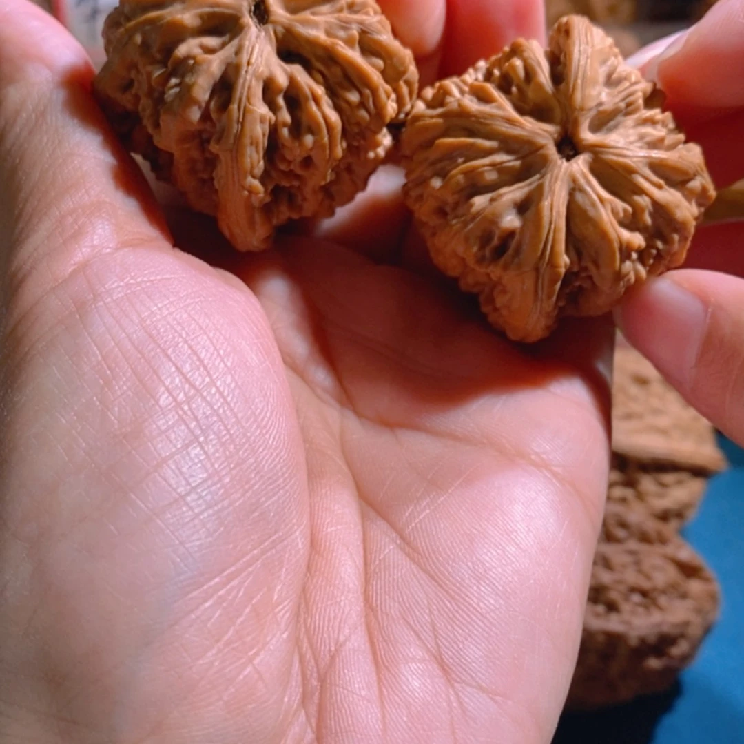 【闪购商品】文玩核桃吊坠莱*根虎头王