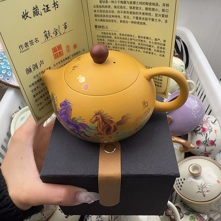 马到成功紫砂凤鸣壶